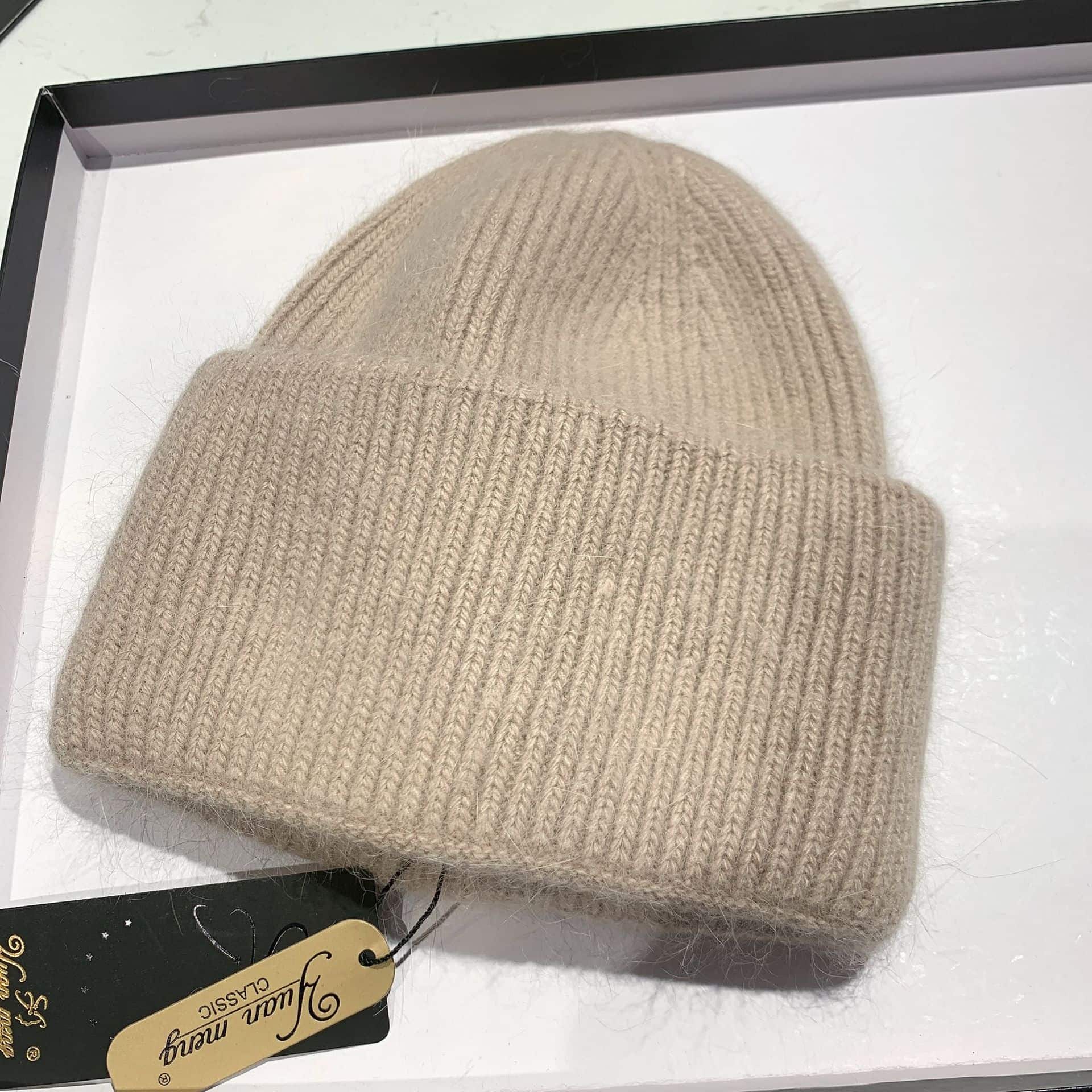 H00006 Gebreide muts voor dames van konijnenhaar in de winter
