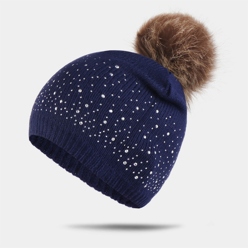 H00046 Gebreide muts met krijtstreep furball en strasssteentjes