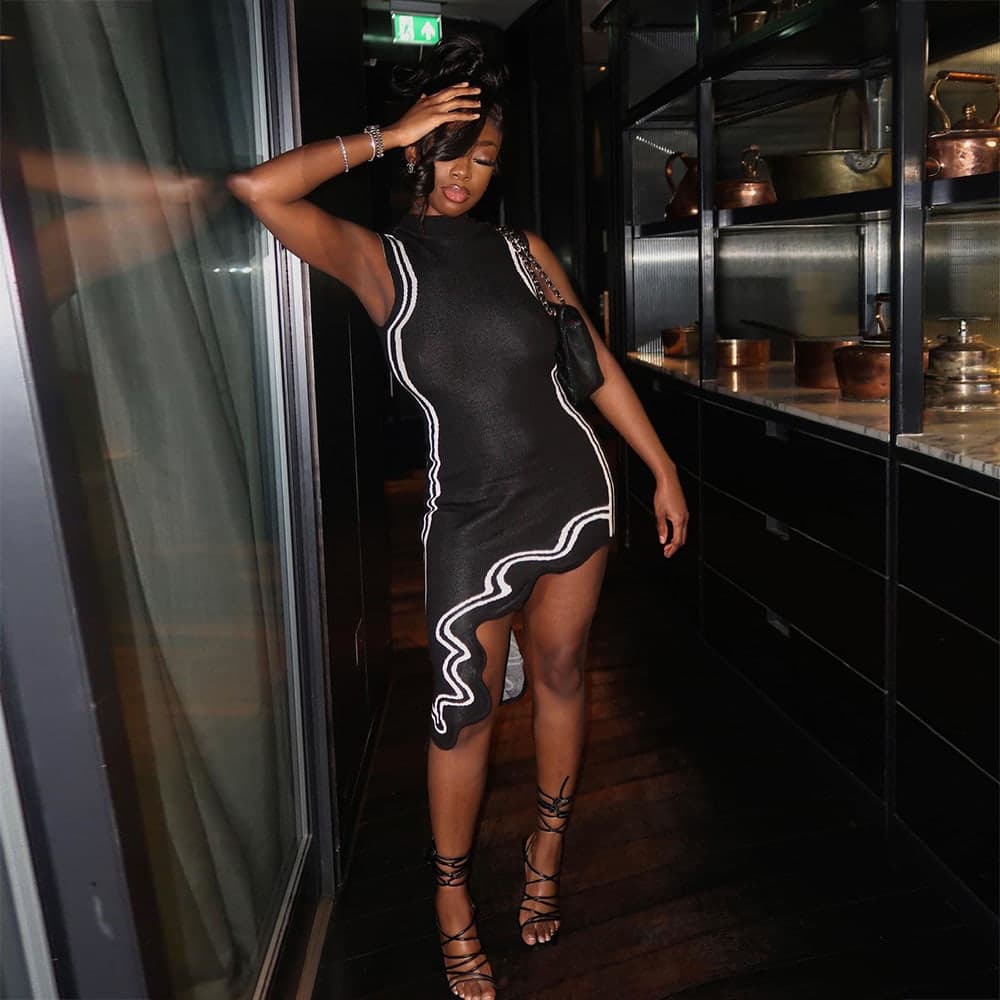 SM-K0079 Mouwloze asymmetrische gebreide jurk met ronde hals en onregelmatige strepen SM-K0079 Mouwloze asymmetrische gebreide jurk met ronde hals en onregelmatige strepen