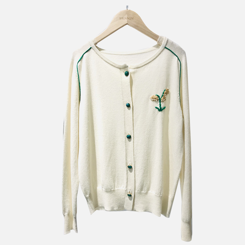 SNS076 Wit gebreid vest met kleine gele bloemenpatroon in collegestijl en ronde hals